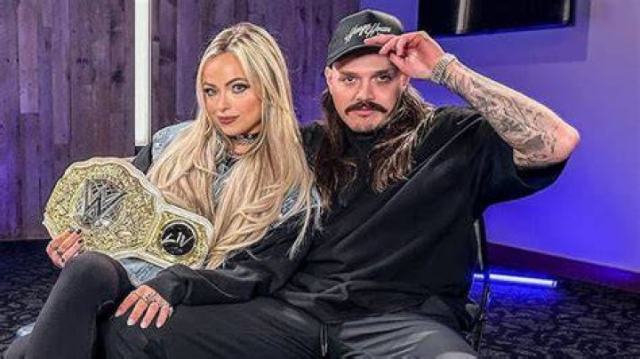 Andrew Dominik’s Girlfriend: Who is Andrew Dominik Dating?