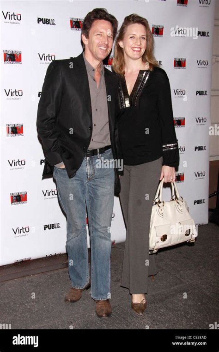 Andrew McCarthy’s Wife: Who is Andrew McCarthy Dating?