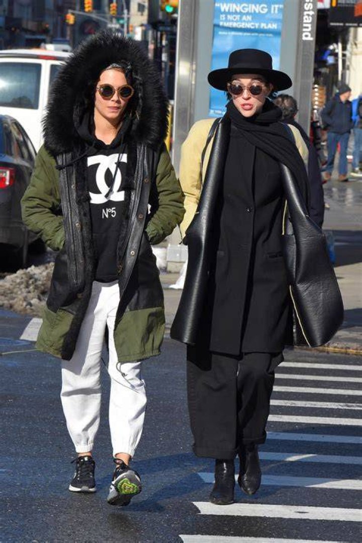 Annie Clark’s Boyfriend: Who is Annie Clark Dating?