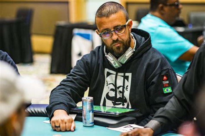 Behind the Poker Table: Understanding André Akkari’s Success