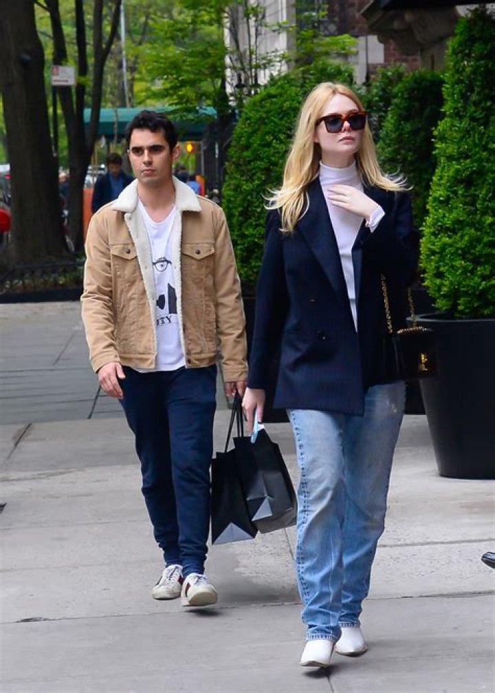 Elle Danjean’s Boyfriend: Who is Elle Danjean Dating?
