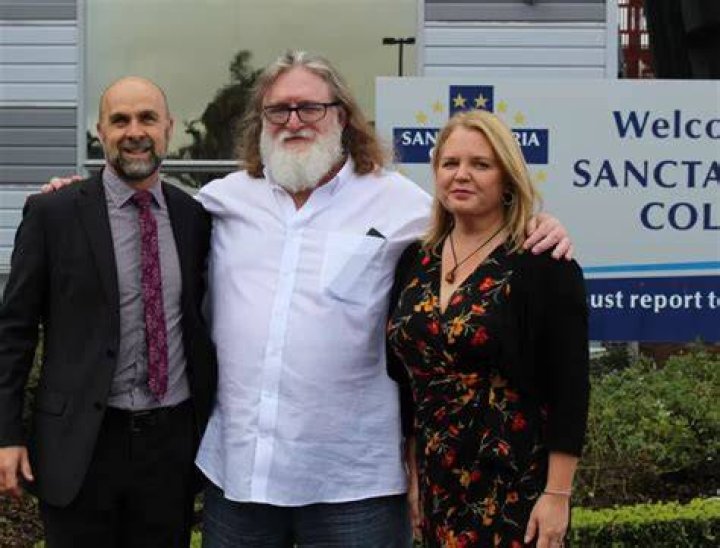 Gabe Newell’s Girlfriend: Who is Gabe Newell Dating?