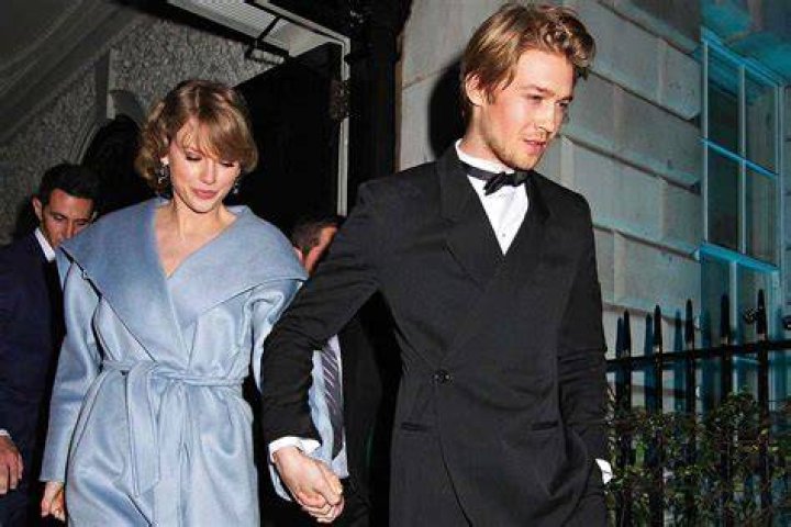 Joe Alwyn’s Girlfriend: Who is Joe Alwyn Dating?