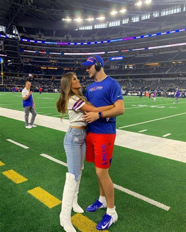 Josh Darnit’s Girlfriend: Who is Josh Darnit Dating?