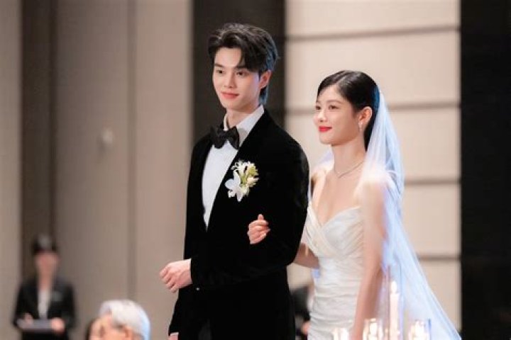 Kang Hyewon’s Boyfriend: Who is Kang Hyewon Dating?