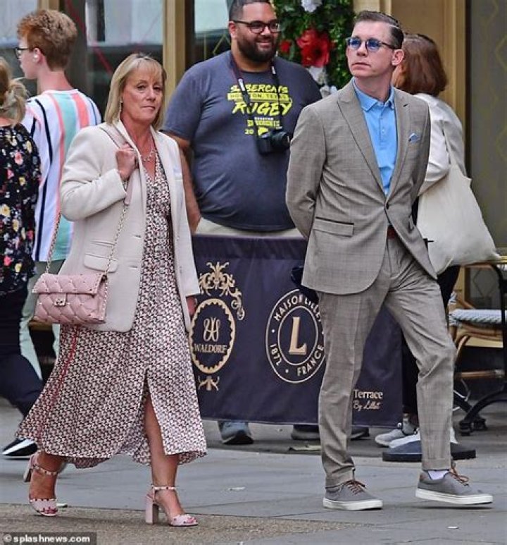 Lee Evans’s Wife: Who is Lee Evans Dating?