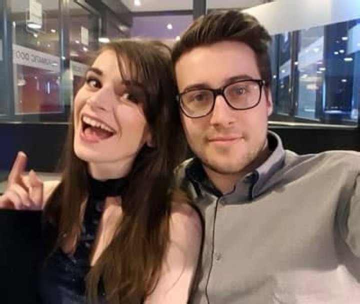 loeya’s Boyfriend: Who is loeya Dating?
