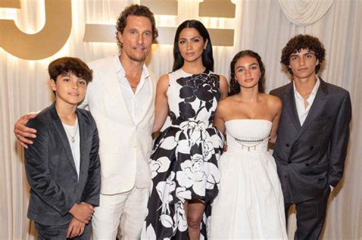 Luis Roberto Alves’s Girlfriend: Who is Luis Roberto Alves Dating?