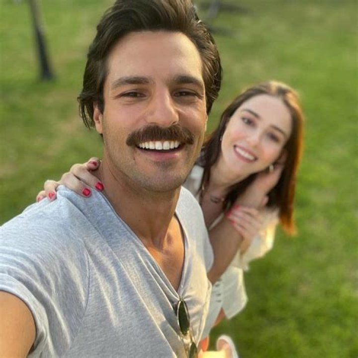 Ozge Gurel’s Boyfriend: Who is Ozge Gurel Dating?