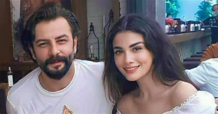Ozge Yazici’s Boyfriend: Who is Ozge Yazici Dating?