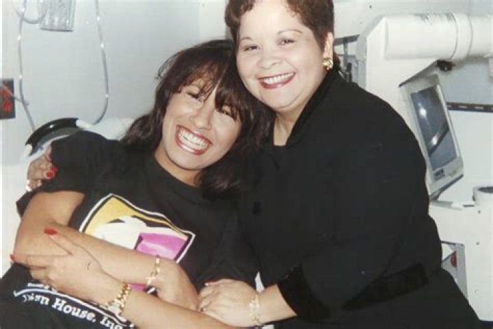 Selena Quintanilla’s Impact: Jennifer Lopez Honors Her with Graphic Tee