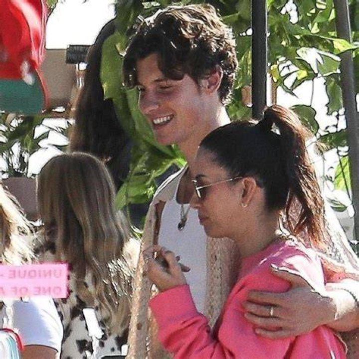 Shawn Mendes’s Girlfriend: Who is Shawn Mendes Dating?