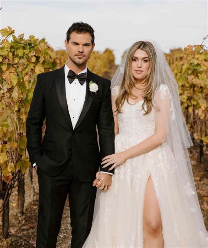 Taylor Lautner’s Girlfriend: Who is Taylor Lautner Dating?