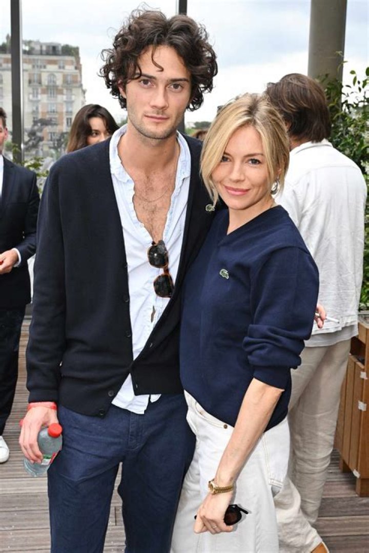 Who is Abby Elizabeth Miller Dating – Abby Elizabeth Miller's Boyfriend & Exes