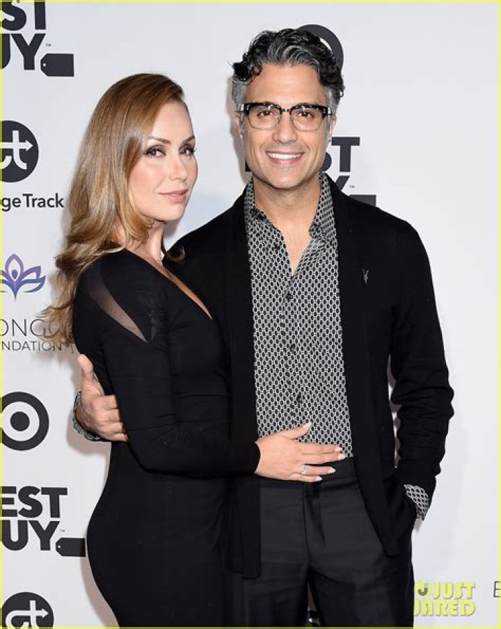 Who is Jaime Camil Dating – Jaime Camil's Wife & Exes