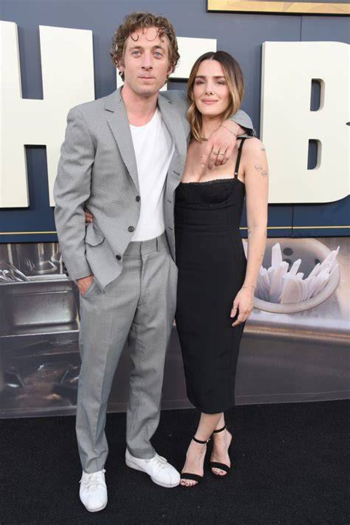 Who is Jeremy Zucker Dating – Jeremy Zucker's Girlfriend & Exes