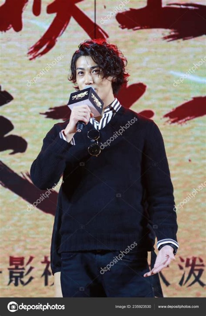 Who is Jin Akanishi Dating – Jin Akanishi's Wife & Exes