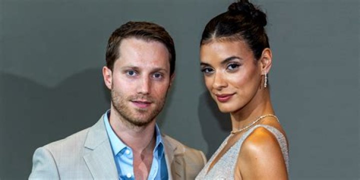 Who is Laysla de Oliveira Dating – Laysla de Oliveira's Boyfriend & Exes