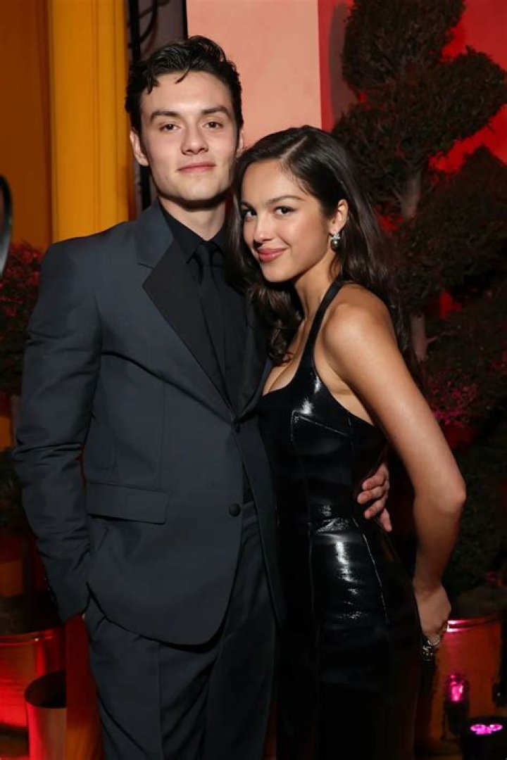 Who is Louis Cole Dating – Louis Cole's Girlfriend & Exes