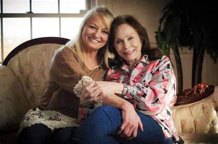 Who is Lynn Herring Dating – Lynn Herring's Husband & Exes