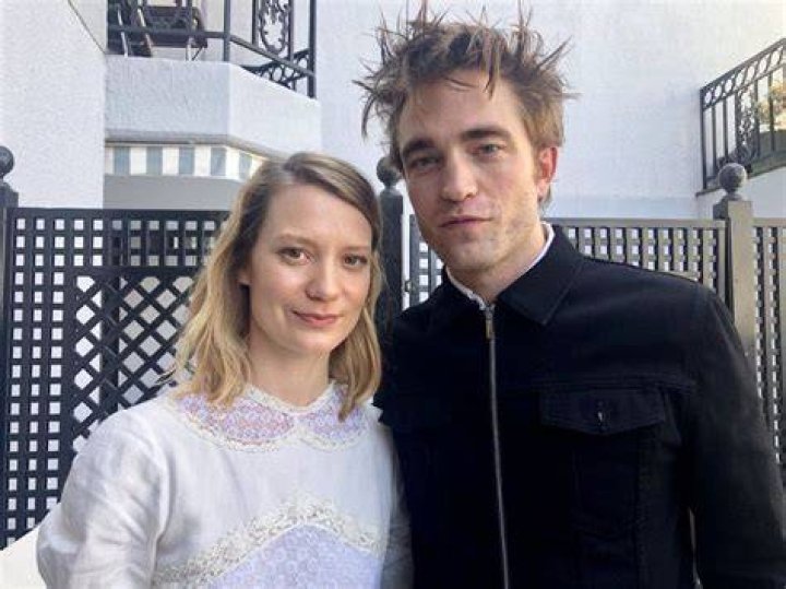 Who is Mia Wasikowska Dating – Mia Wasikowska's Boyfriend & Exes