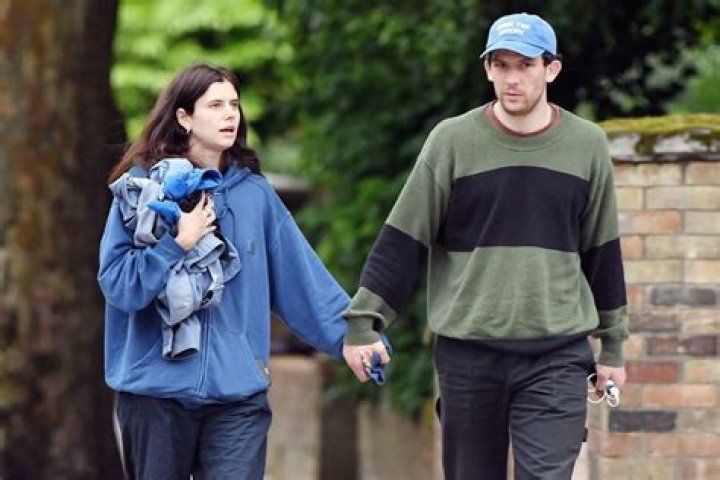 Who is Oliver Stark Dating – Oliver Stark's Girlfriend & Exes