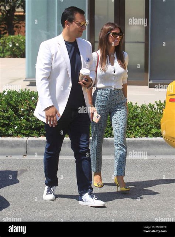 Who is Roxy Sowlaty Dating – Roxy Sowlaty's Boyfriend & Exes