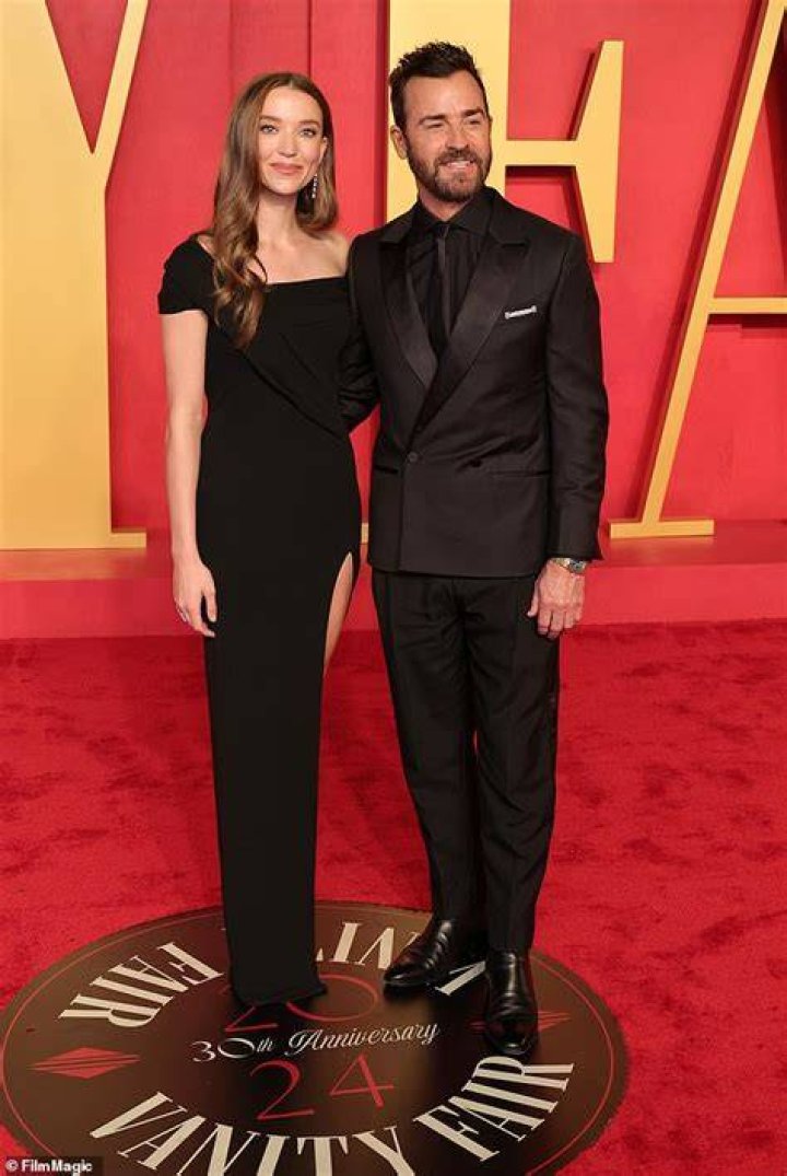 Who is Sterling Knight Dating – Sterling Knight's Girlfriend & Exes