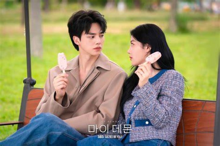 Yoo Kang-min’s Girlfriend: Who is Yoo Kang-min Dating?